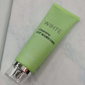 Green caisy alovera facial cleanser